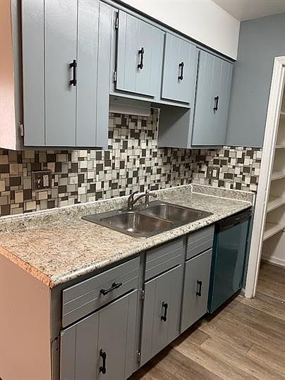 1st image of 3027 Benchwood Dr