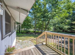 5262 Holiday Dr, Pocono Summit, PA 18346