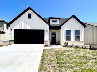 1120 Bootleg Rd, Centerton, AR 72719