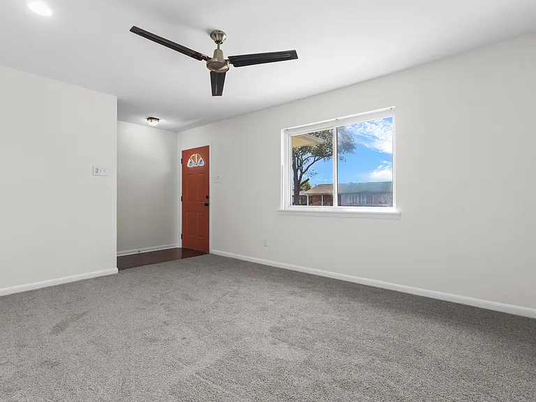 2909 Grove St — Photo 4