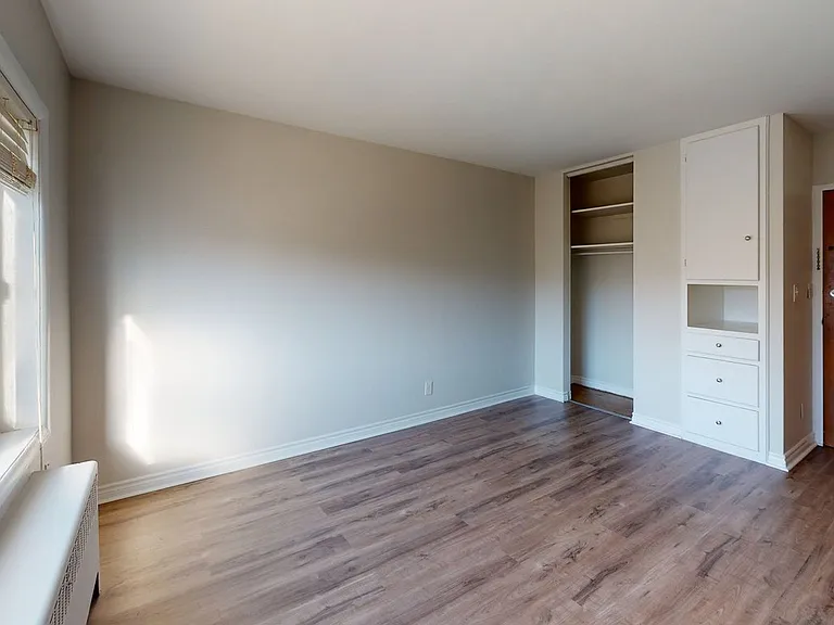 6380 Wyandotte St E — Photo 3