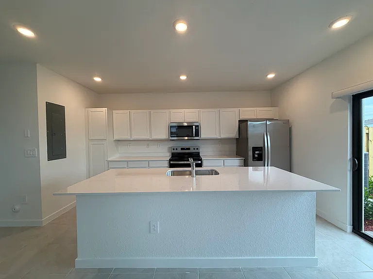 1432 NE 4th Ave — Photo 6