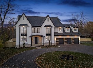 2840 Bolingbroke Dr, Troy, MI