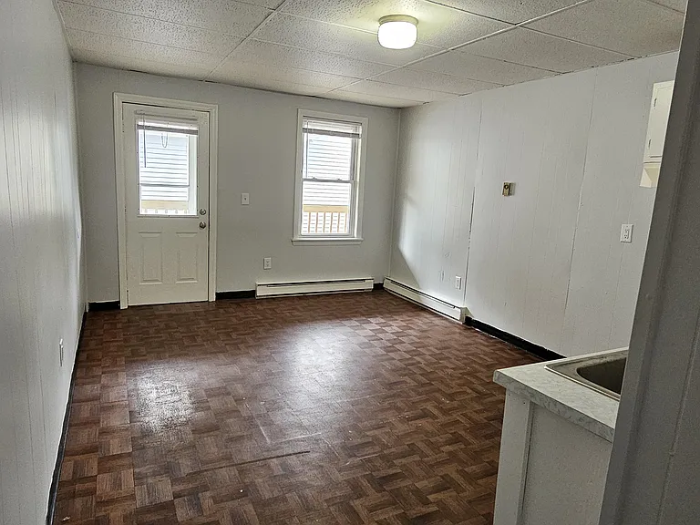 2042 Main St #3 — Photo 6