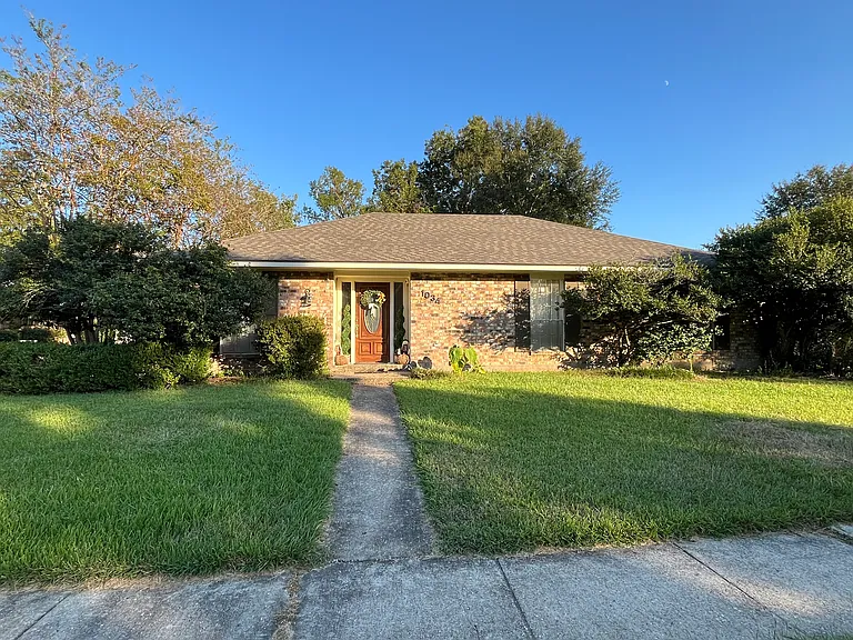 1034 Leycester Dr — Photo 1