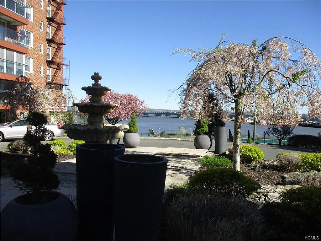 2 Salisbury Pt APT 2E photo 1