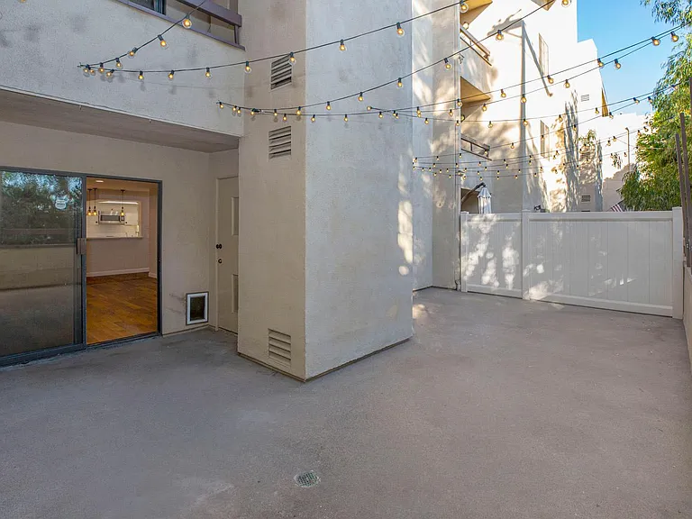 460 Oak St — Photo 10