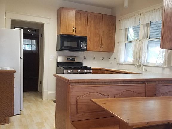 5th image of 749 Warren St