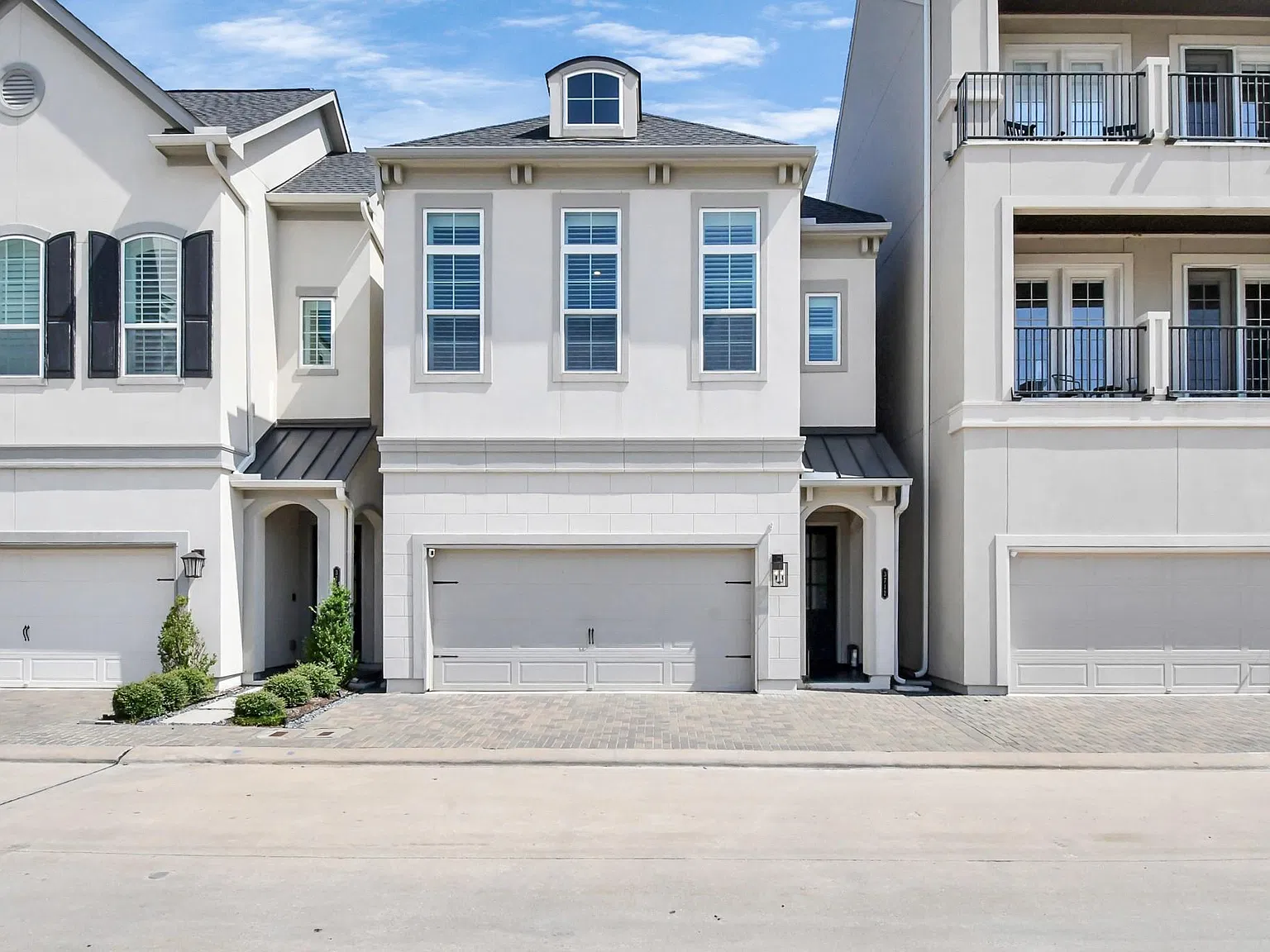 3 bed, 2.5 bath, 2120 sqft, $5,000 — Photo 4