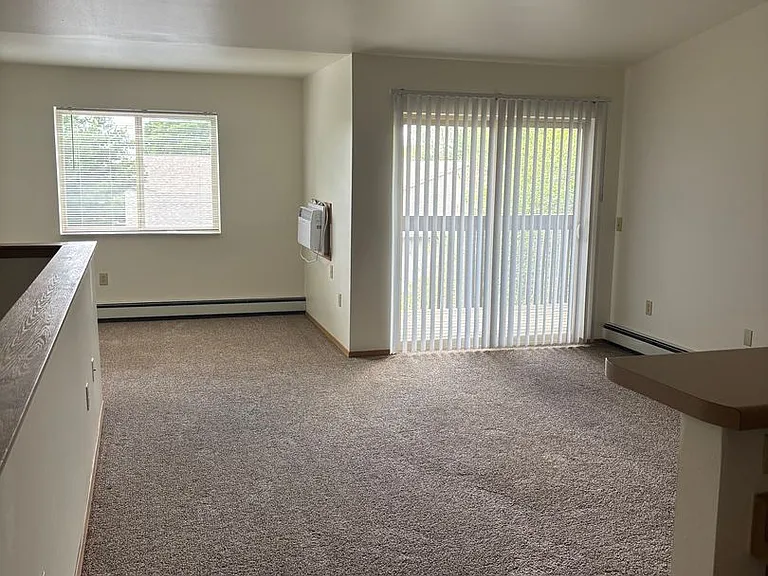225 Tamarack Dr — Photo 3