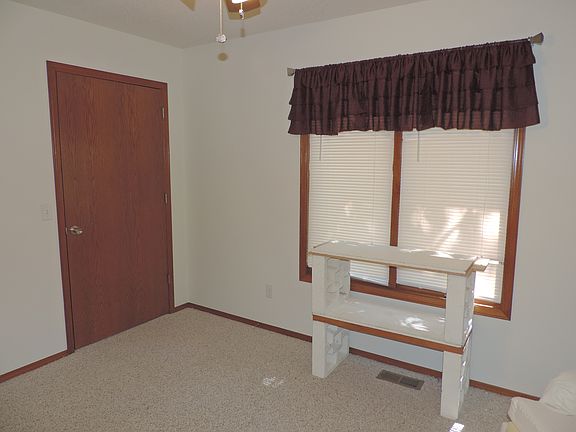 5th image of 8 Newburgh Ln