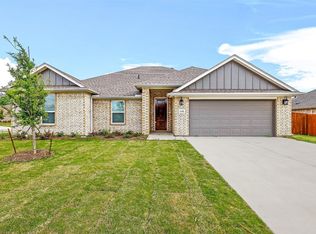 648 Aeronca Dr, Saginaw, TX 76179