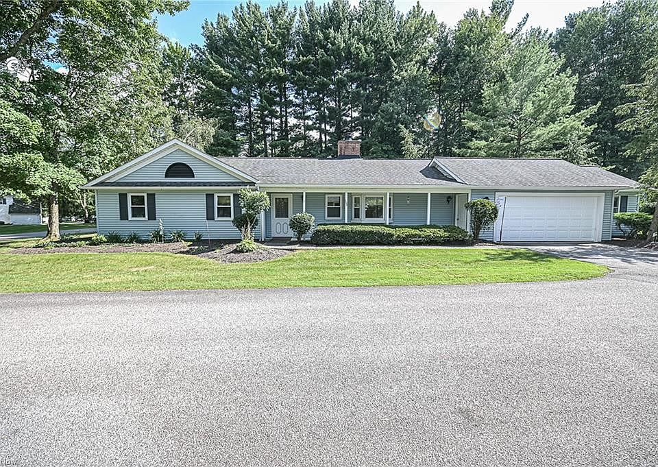 1st image of 103 Burlington Oval Dr