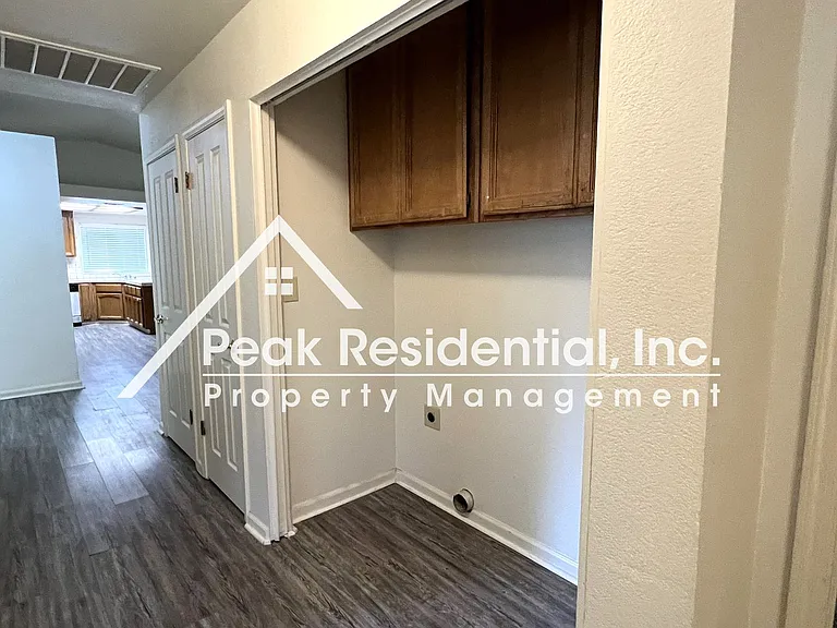 7927 Parmis Ct — Photo 14