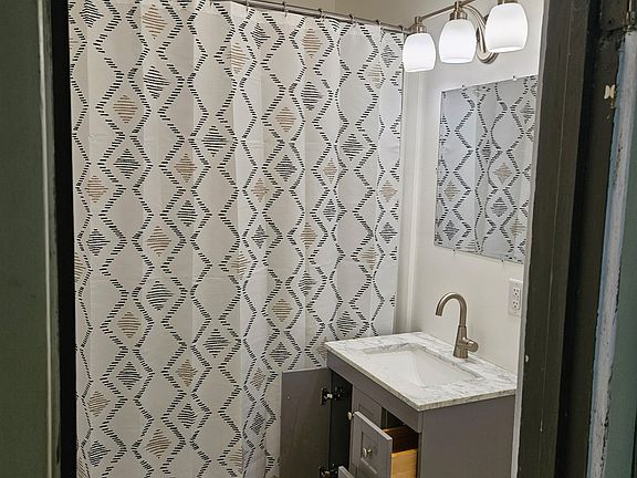 2nd view of bathroom