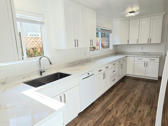 5th image of 111 Killean Ct