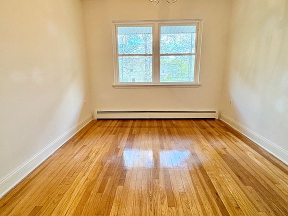 5th image of 1 Petunia Dr APT 1H