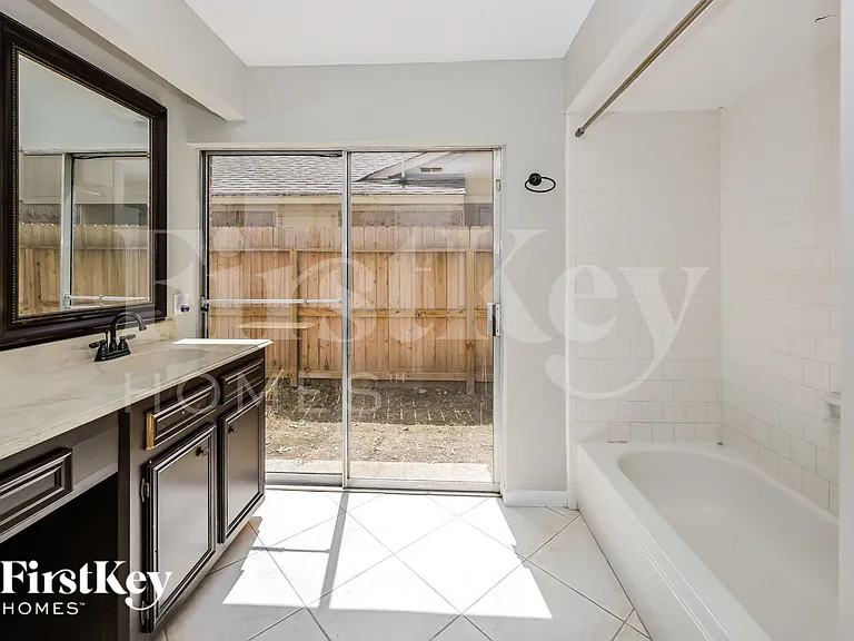 3223 Lake Stream Dr — Photo 9
