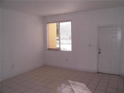 4th image of 2445 SE 14th Ave