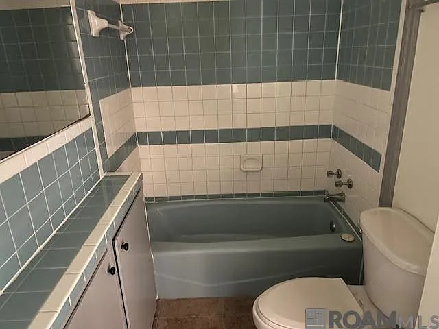 2464 Kensington Dr — Photo 25