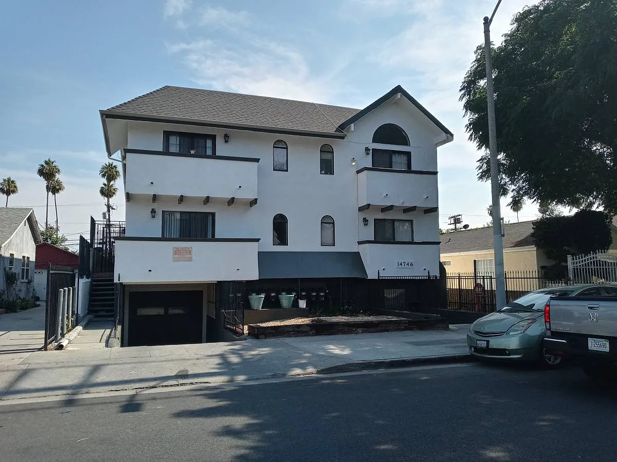 day time - 14746 Delano St #5