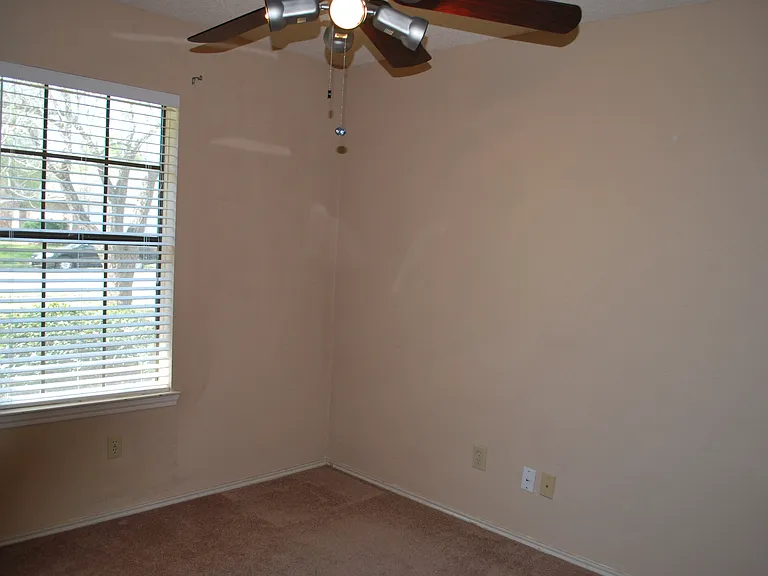 2506 Beverly Cv — Photo 10