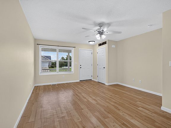 3rd image of 602 Prairie Meadow Dr
