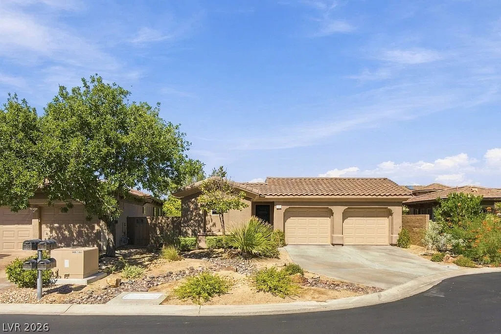 3 bed, 3.0 bath, 1889 sqft, $3,195 — Photo 2