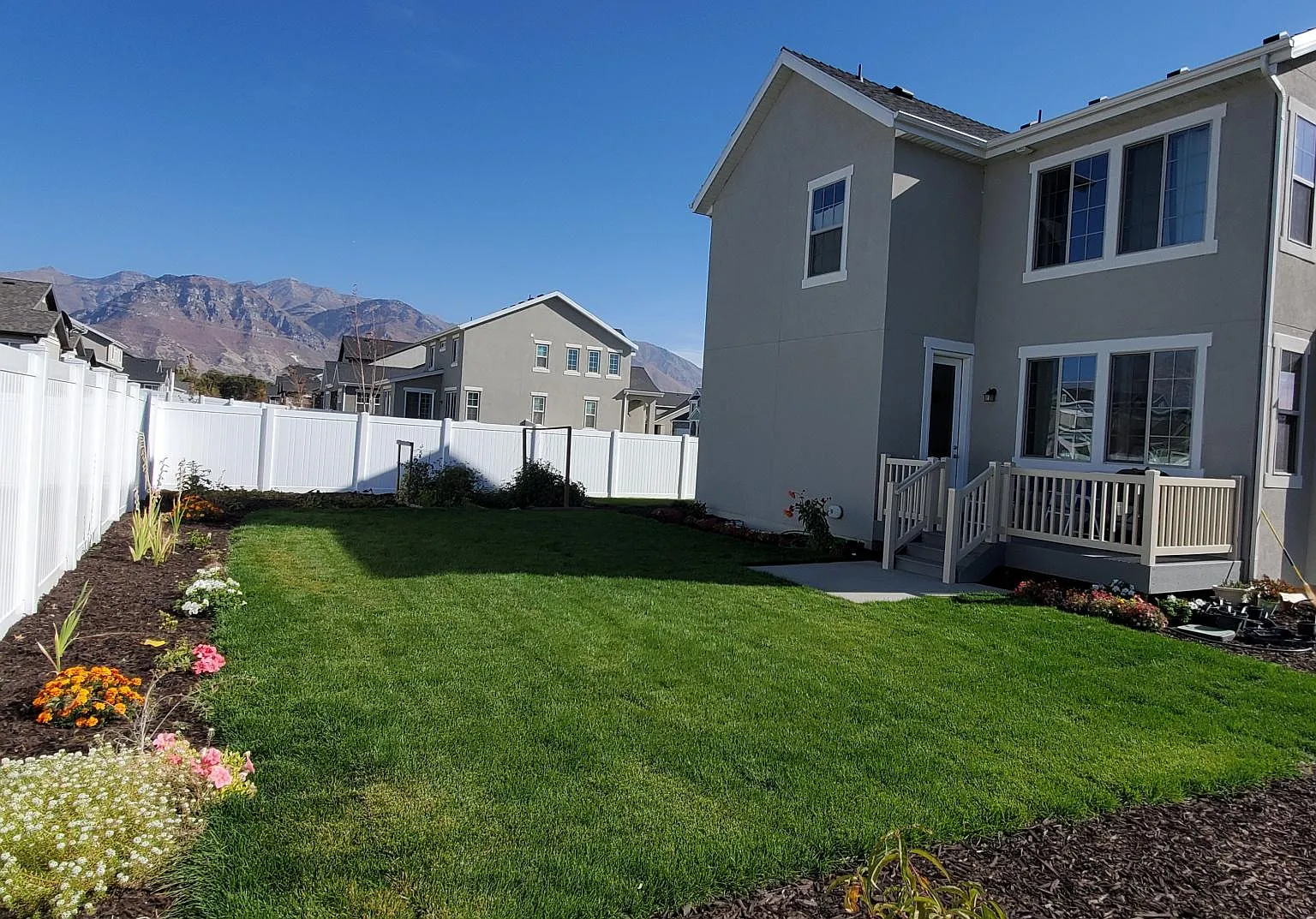 4 bed, 2.5 bath, 2989 sqft, $3,000 — Photo 2