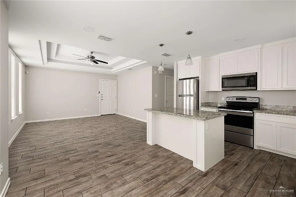 2 bed, 2.0 bath, 987 sqft, $1,015 — Photo 4