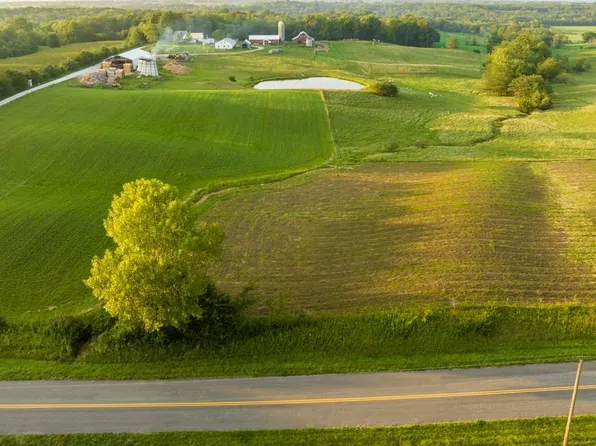 32500 Highway E, La Plata, MO 63549