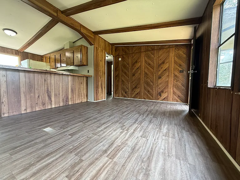 212 Thor Ln — Photo 3