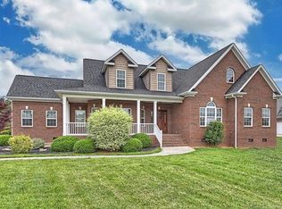 1077 Foxgate Ln, Mooresville, NC 28115