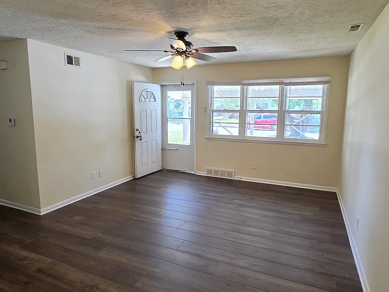 1114 W Greenfield St — Photo 2