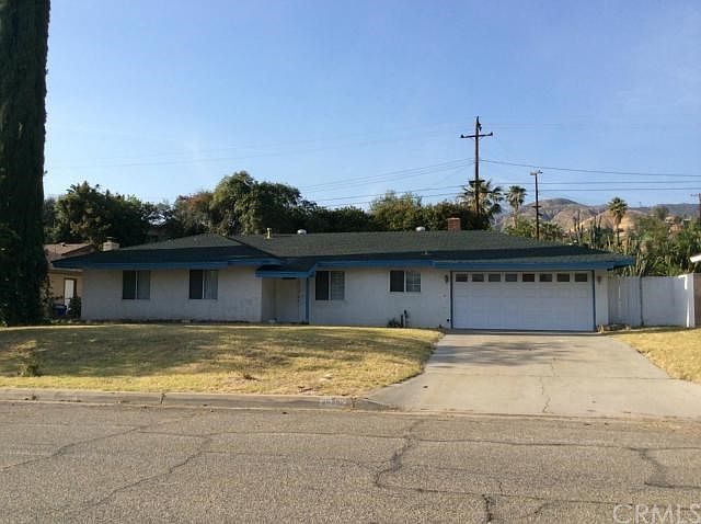 1st image of 25992 E Edgemont Dr