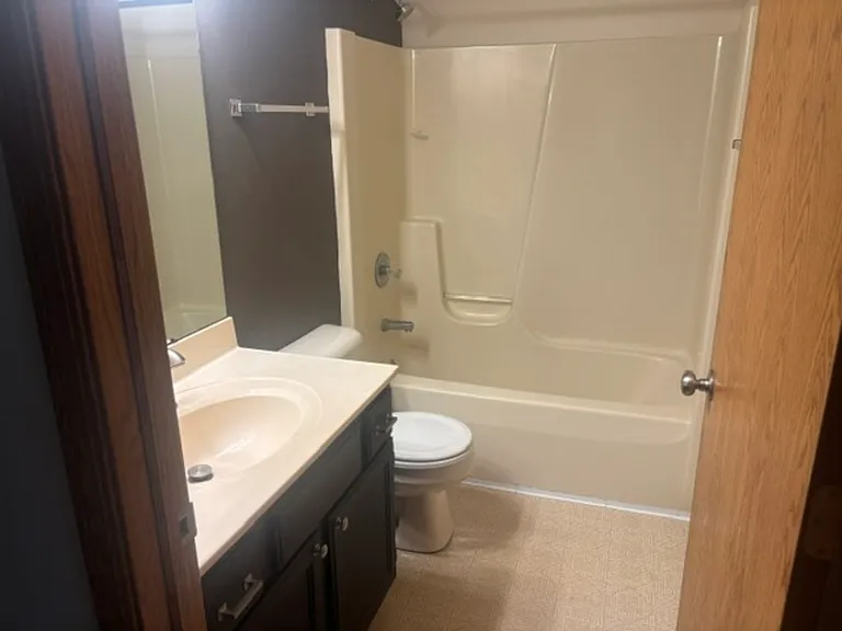 808-810 Harney Ave #810 — Photo 12