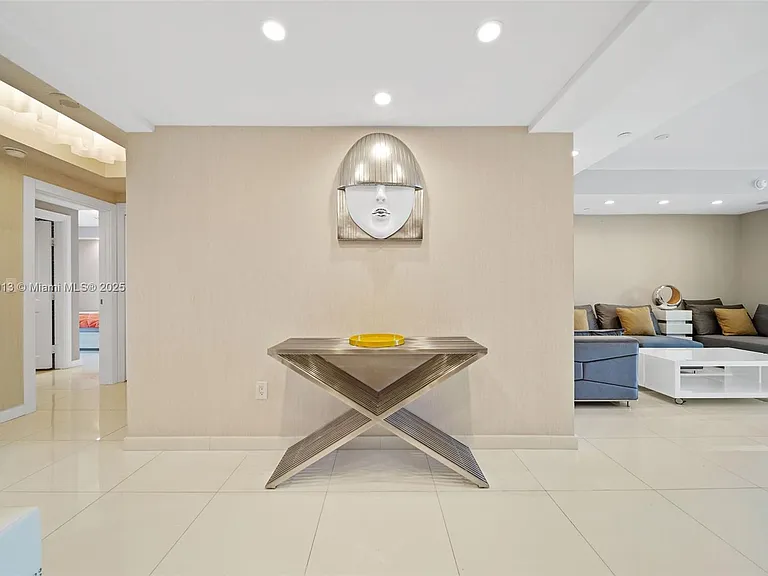 17875 Collins Ave #4205 — Photo 2