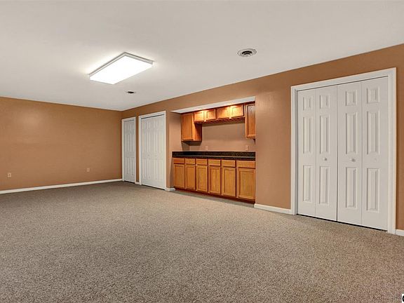 2nd image of 1208 Sherwood Dr
