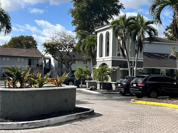 7030 NW 179th St APT 205, Hialeah, FL 33015