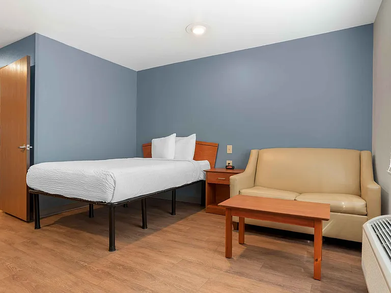 Deluxe Studio - 1 Full Bed