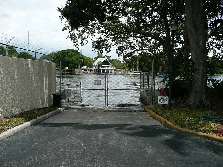 2424 W Tampa Bay Blvd #B106 — Photo 25