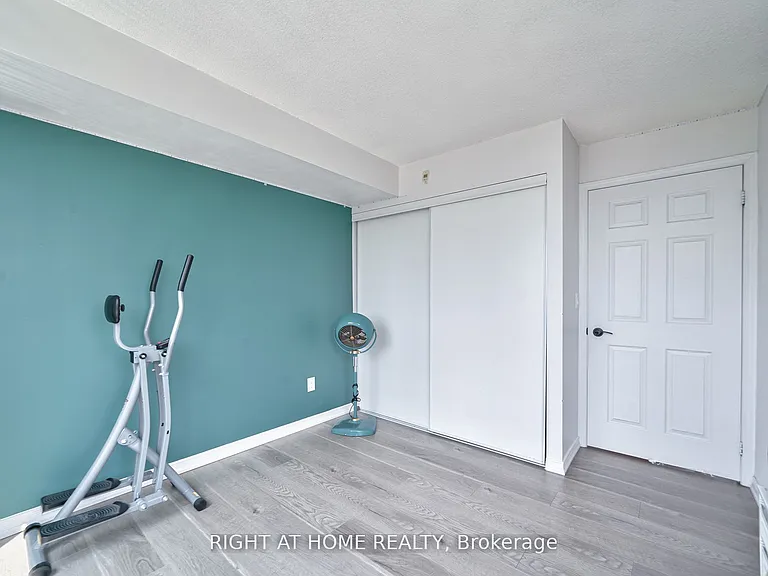 18 Valley Woods Rd #813 — Photo 12