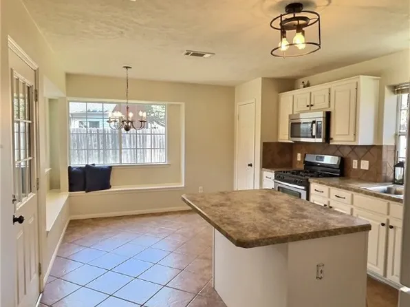 1721 Starling Dr, College Station, TX 77845