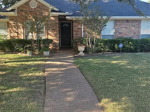 2nd image of 500 Vicki Ln