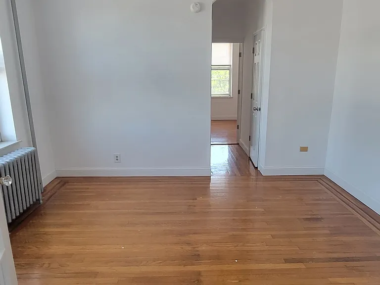 21-39 29th St #10 — Photo 8