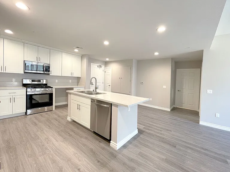 Centerpointe at Market Apartments - 3145 Market Street Riverside CA 92501 — Photo 64