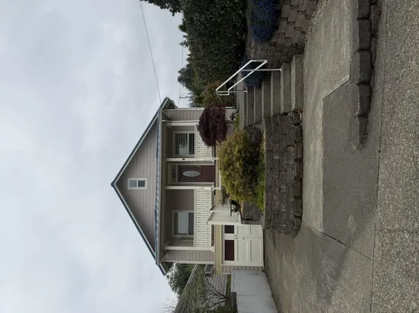 872 Maryland Ave, North Bend, OR 97459