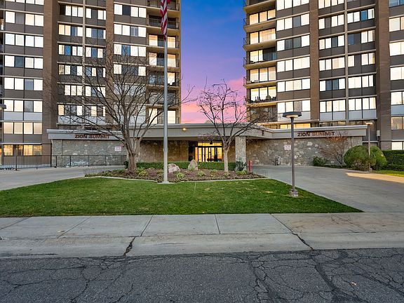 3rd image of 241 N Vine St APT 1204W