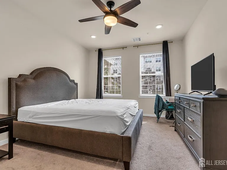 112 Lorhan Dr — Photo 10