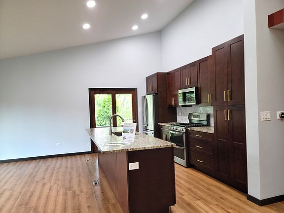 5th image of 17581 Windsor Pkwy #11